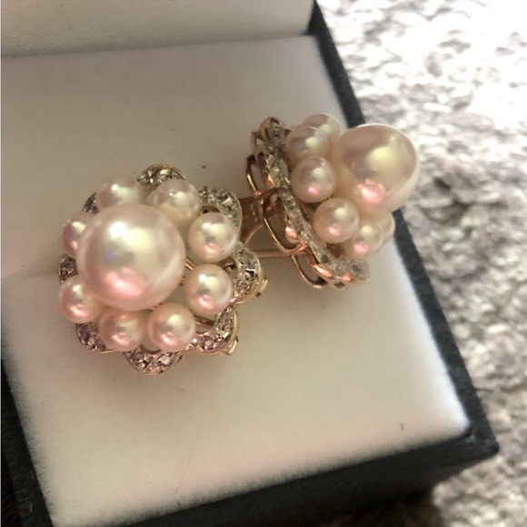 Gorgeous vintage pair 14k gold 18k gold genuine Pearl diamond earrings on Hold - Picture 1 of 5